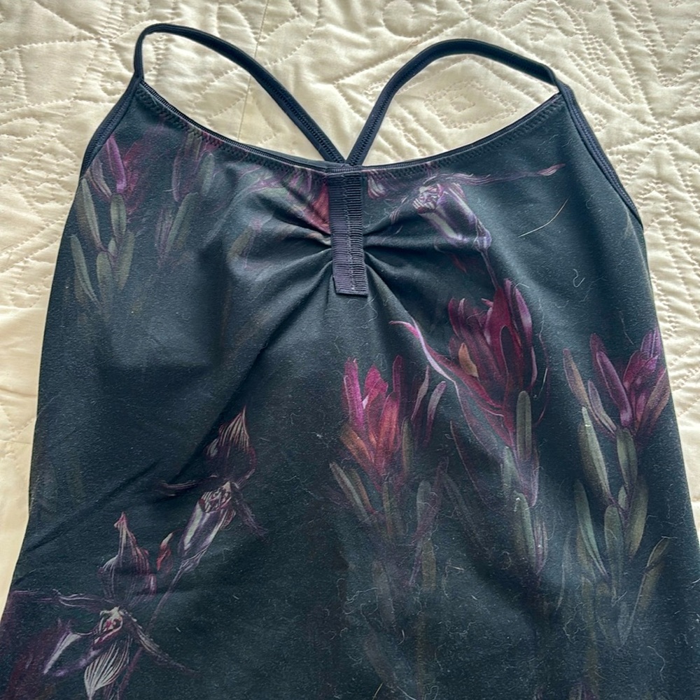 2 lululemon workout tanks